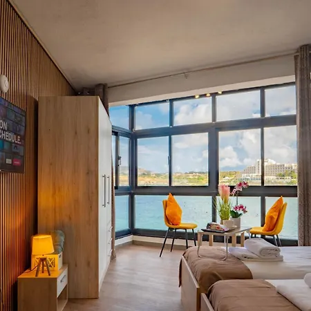 Sunny House With Jacuzzi - Steps From The Sea! Casa de Férias St. Paul's Bay