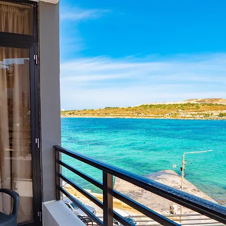 Sunny House With Jacuzzi - Steps From The Sea! Casa de Férias St. Paul's Bay