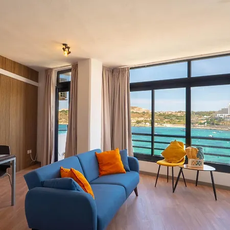 Sunny House With Jacuzzi - Steps From The Sea! Casa de Férias St. Paul's Bay