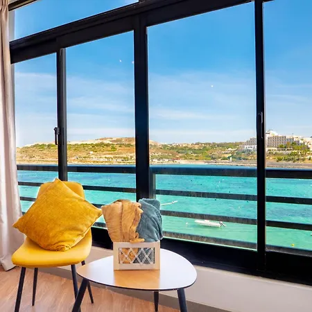 Sunny House With Jacuzzi - Steps From The Sea! Casa de Férias