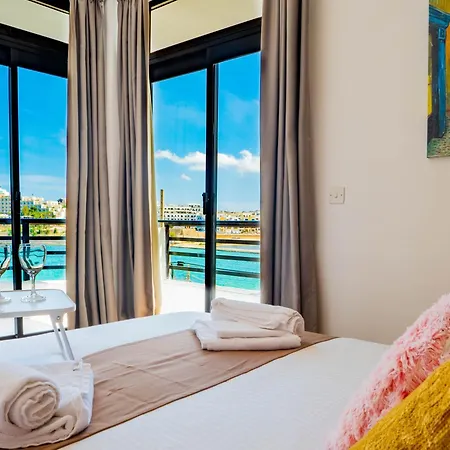 Sunny House With Jacuzzi - Steps From The Sea! Casa de Férias St. Paul's Bay