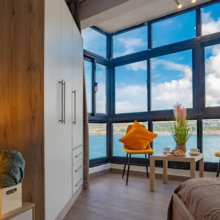 Sunny House With Jacuzzi - Steps From The Sea! * St. Paul's Bay