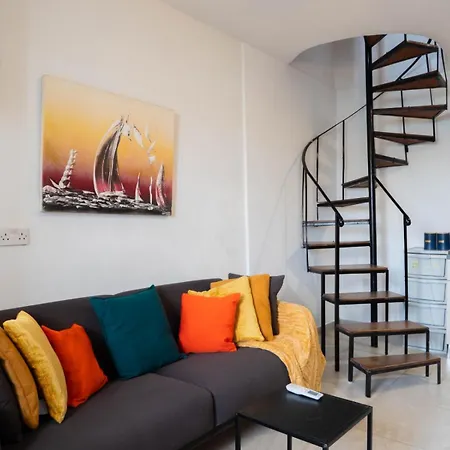 Holiday home Sunny House - Steps From The Sea! *