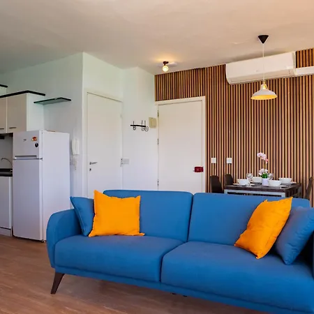 Holiday home Sunny House With Jacuzzi - Steps From The Sea! St. Paul's Bay