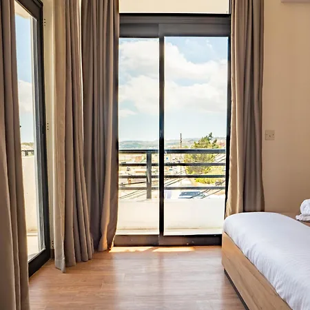 Sunny House With Jacuzzi - Steps From The Sea! * St. Paul's Bay