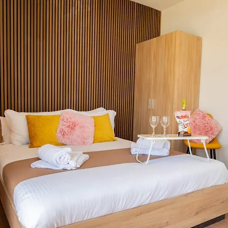 Sunny House With Jacuzzi - Steps From The Sea! 別荘 セント・ポールズ・ベイ