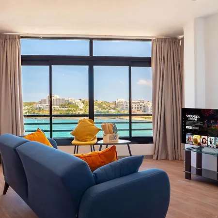 Dom wakacyjny Sunny House With Jacuzzi - Steps From The Sea! St Paul's Bay